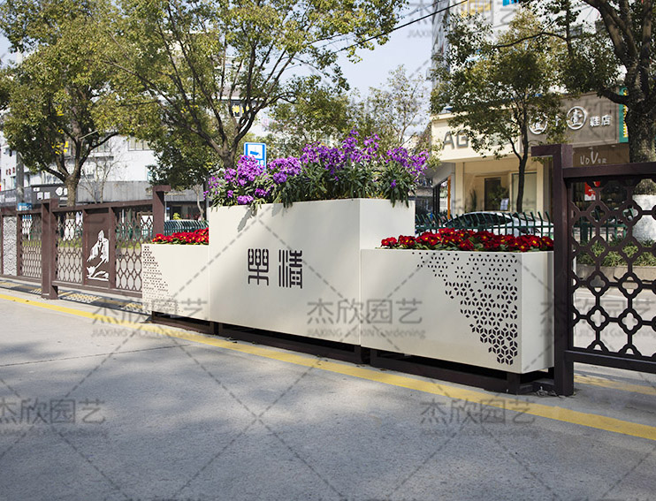 不銹鋼道路花箱護(hù)欄時(shí)代華章花箱