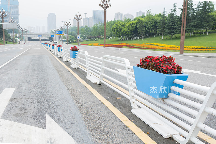 道路花箱護欄的發展趨勢