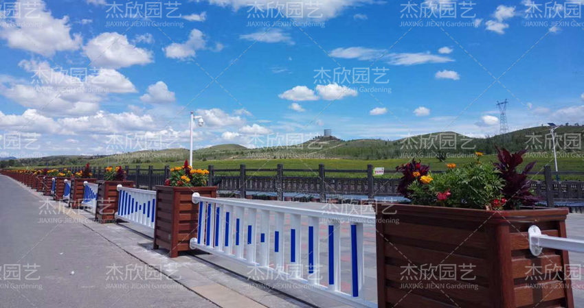  鋁合金花箱和防腐木的哪個好？