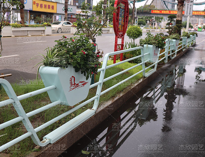 機非隔離帶花箱護欄江西上饒案例